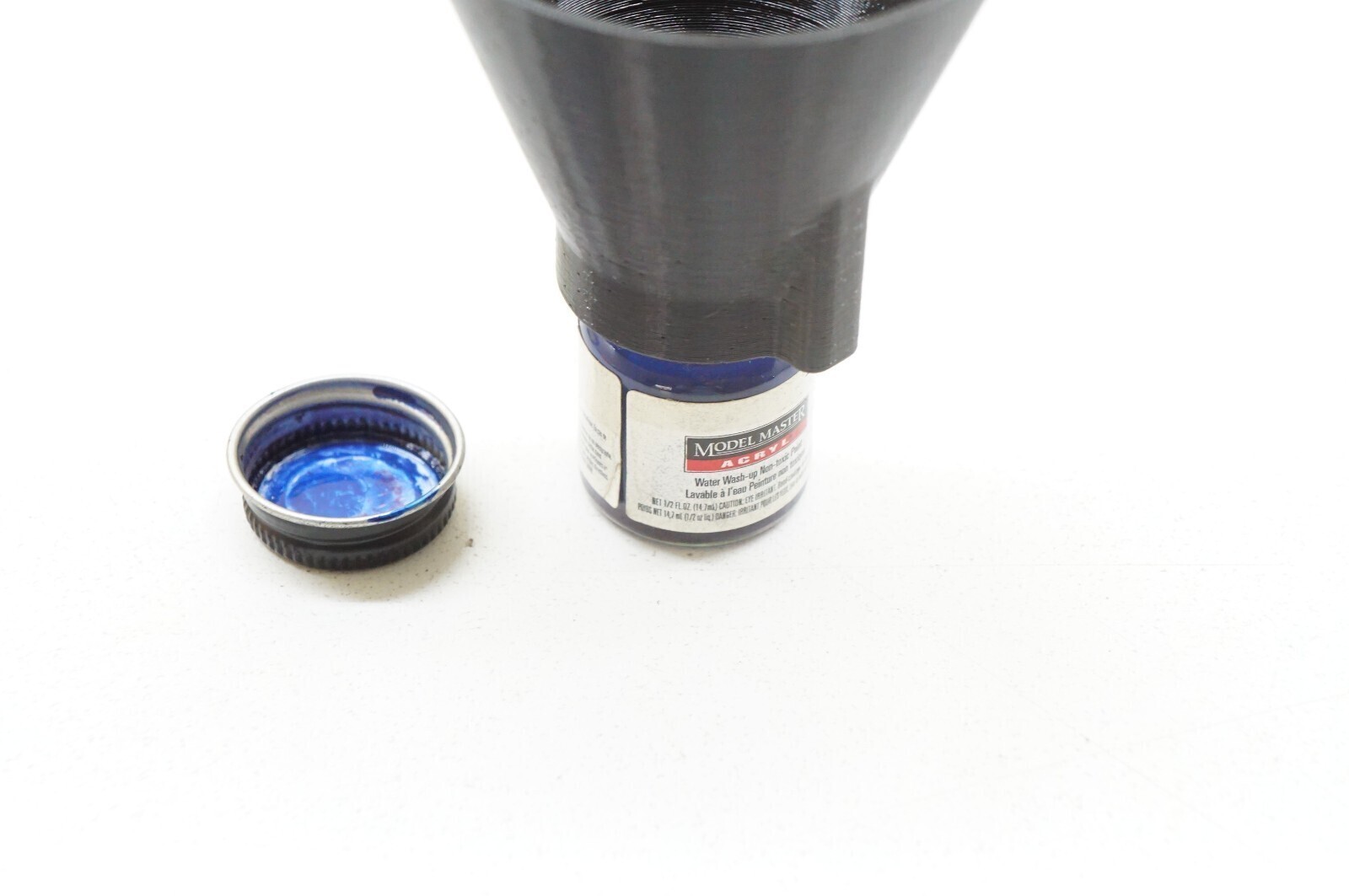 Testors Model Paint Threaded Funnel for 1/2oz (14.7ml) Acrylic/Enamel Bottles