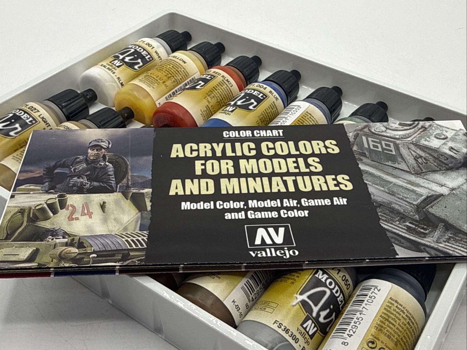 Vallejo Basic Model Air Paint Set (16 Colors) – Hobby and Model Paint Set