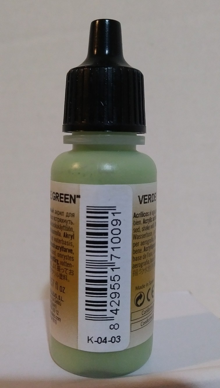 Vallejo Model Air acrylic paint 71.009, D.E Green.