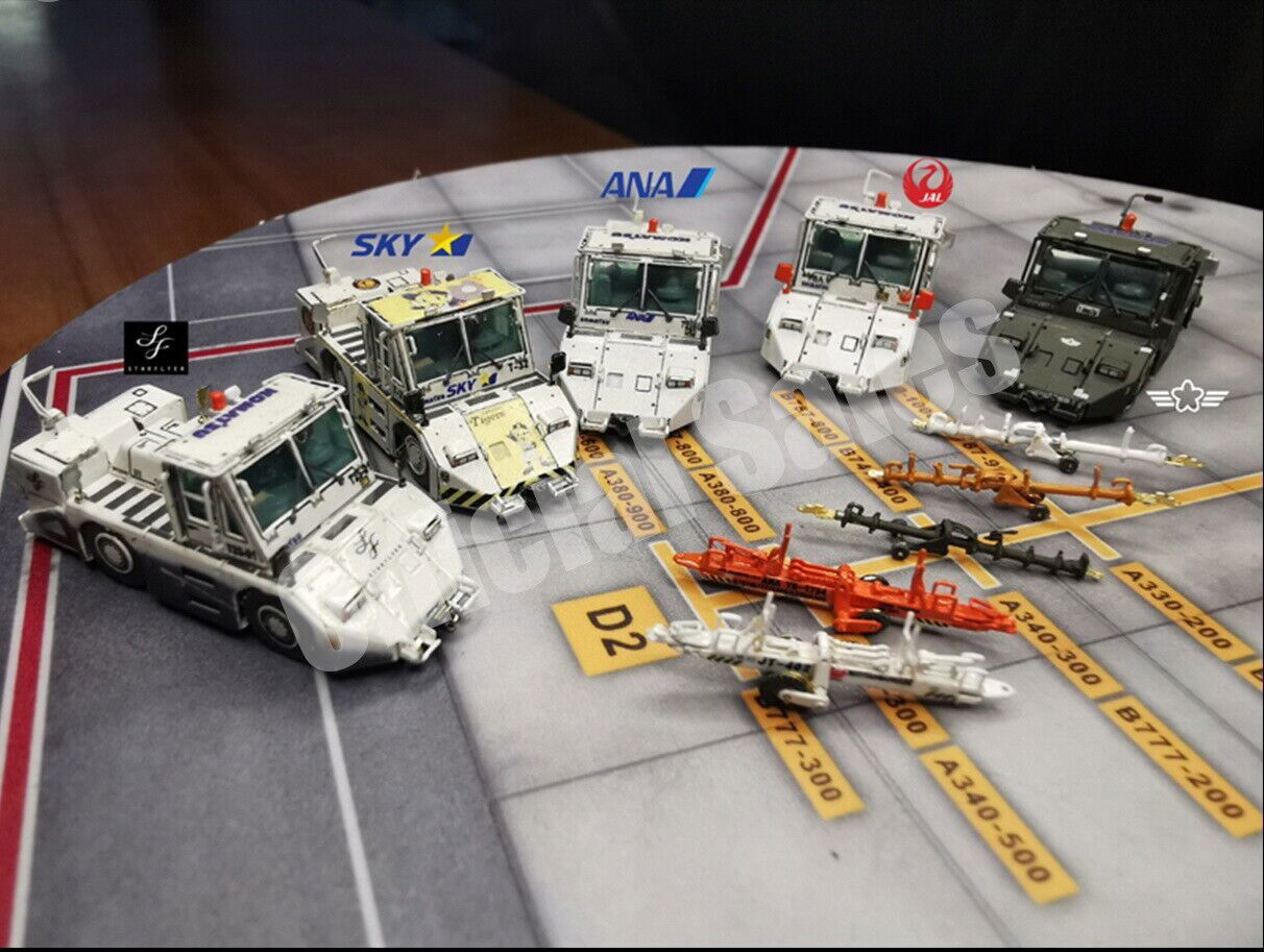 1/200 Airport GSE Komatsu WT250E Airplane Tractor With Drawbar Finished Product