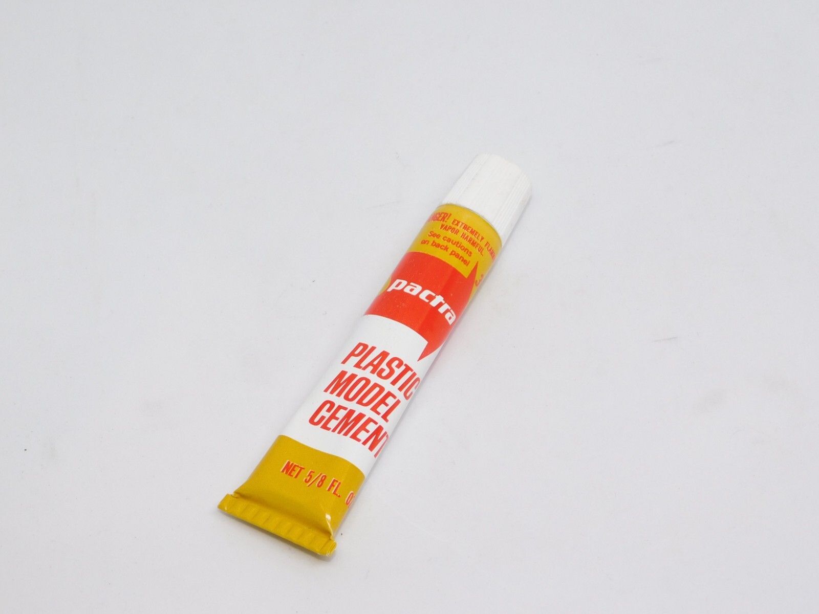 VINTAGE PACTRA FAST DRYING CEMENT FOR PLASTIC MODELS 5/8 OZ TUBE