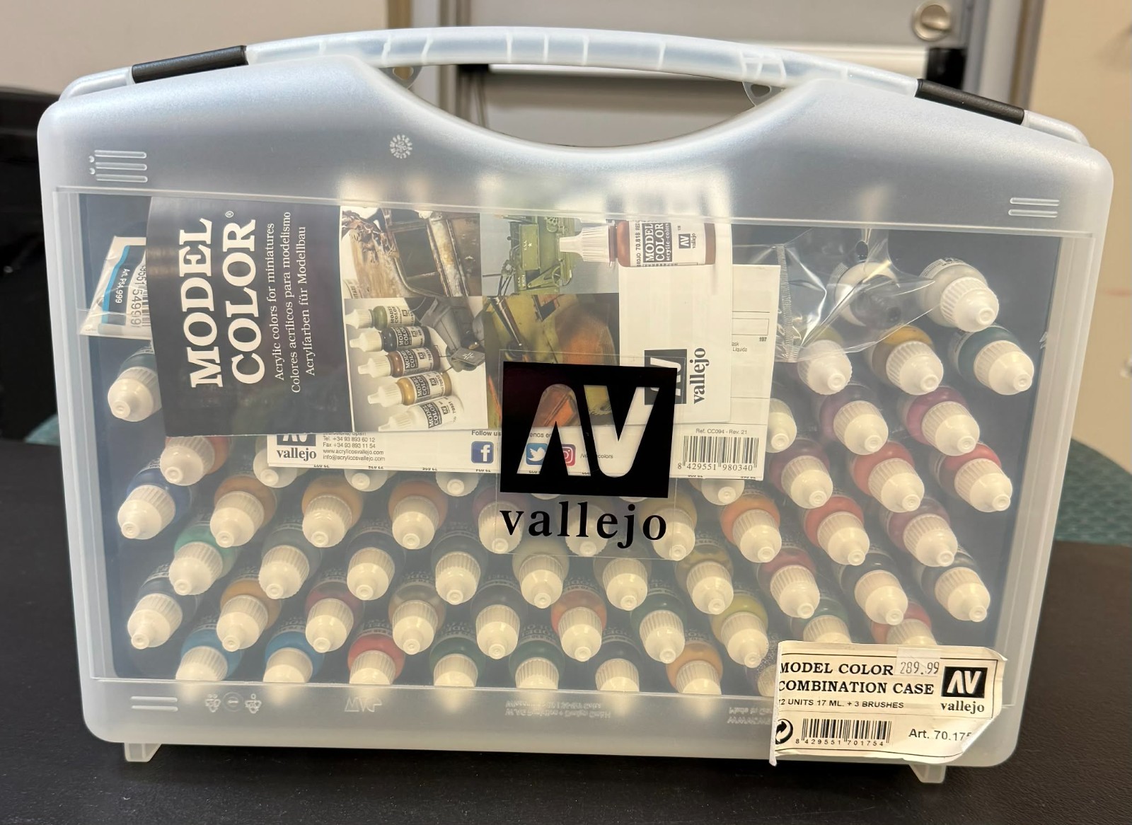 Vallejo Case Set: 71.170 – Basic Model Air Color 72 Paint Set with Brushes NEW!
