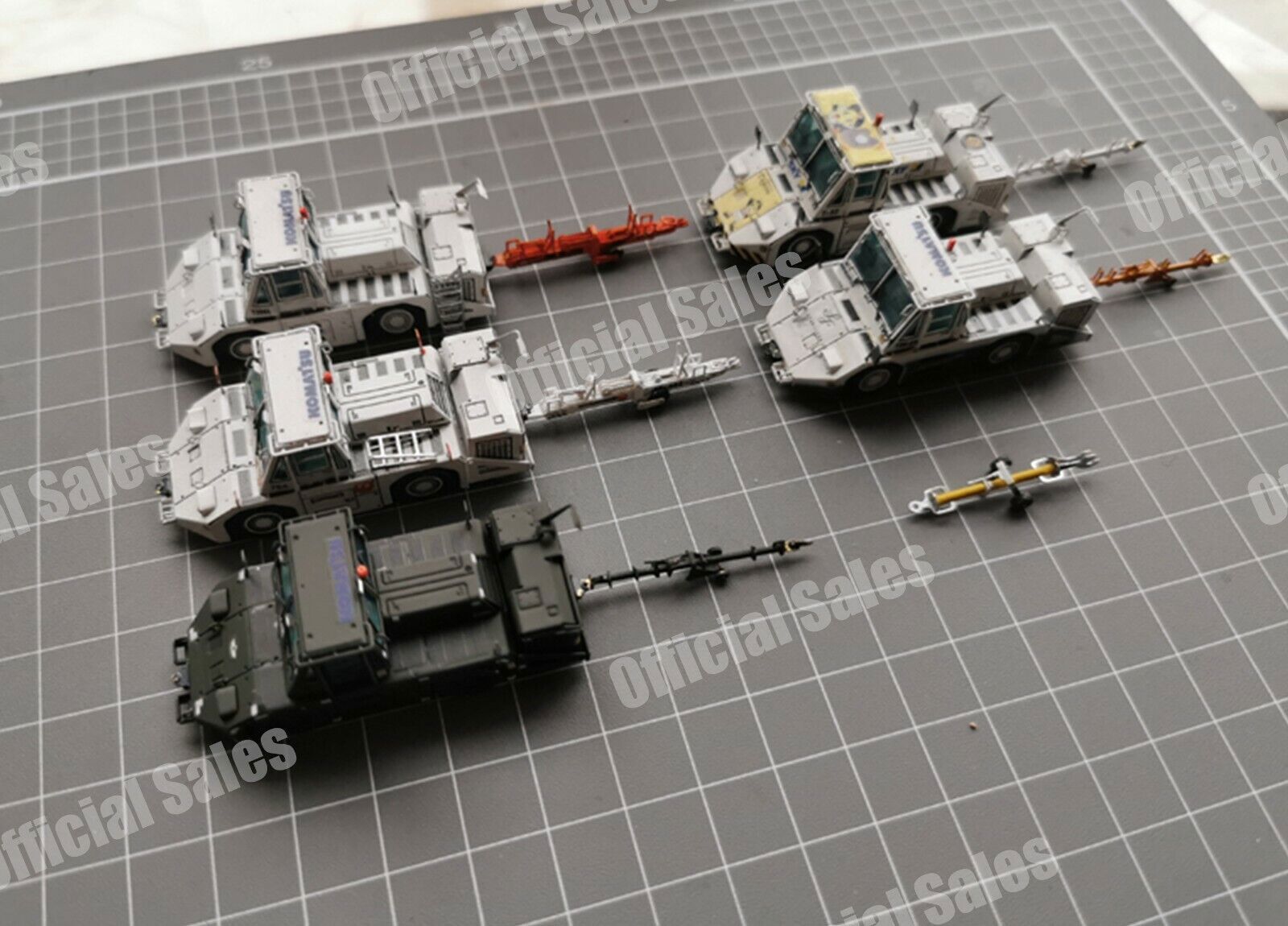 1/200 Airport GSE Komatsu WT250E Airplane Tractor With Drawbar Finished Product