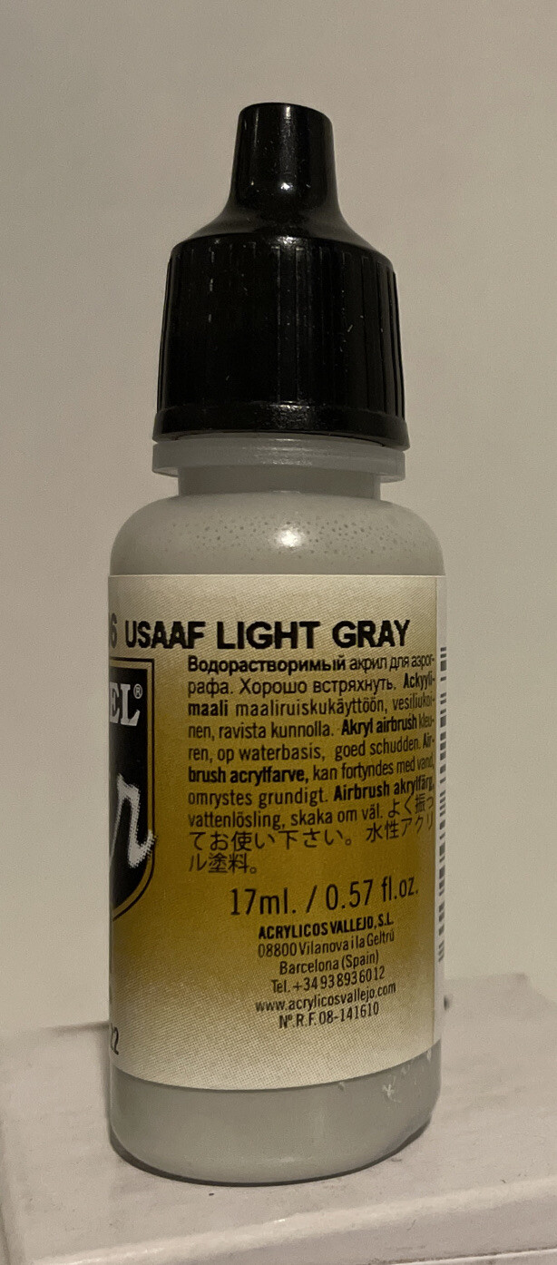 Vallejo Model Air acrylic paint 71.296, USAAF Light Gray 17ml..