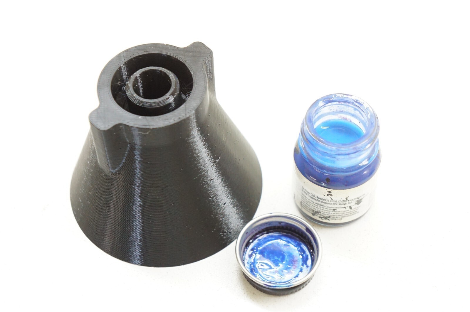 Testors Model Paint Threaded Funnel for 1/2oz (14.7ml) Acrylic/Enamel Bottles