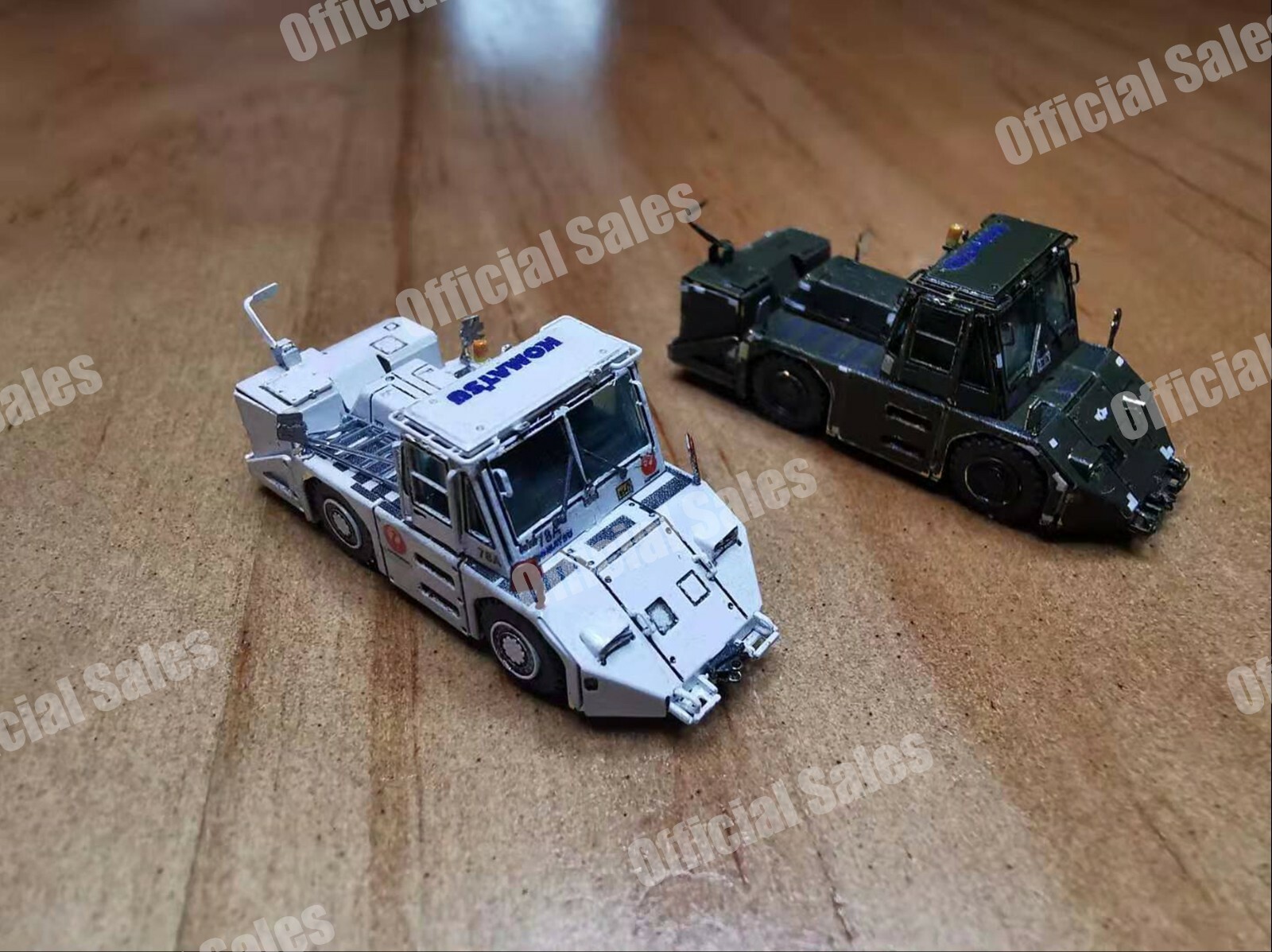 1/200 Airport GSE Komatsu WT250E Airplane tractor with drawbar Finished product