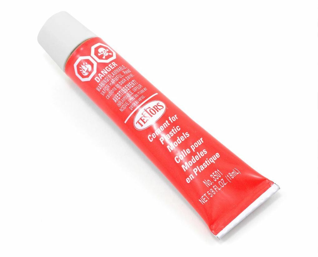 Testors Plastic Cement (5/8 oz)