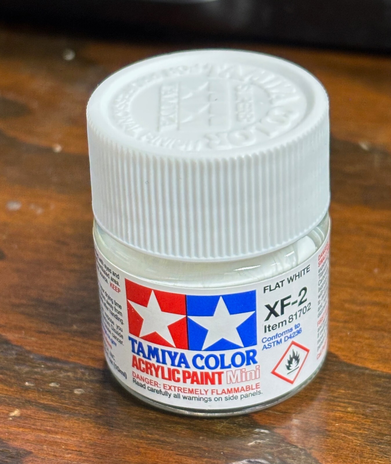 Tamiya “Mini” Acrylic model paint – XF-2 81702 Flat White (flat)
