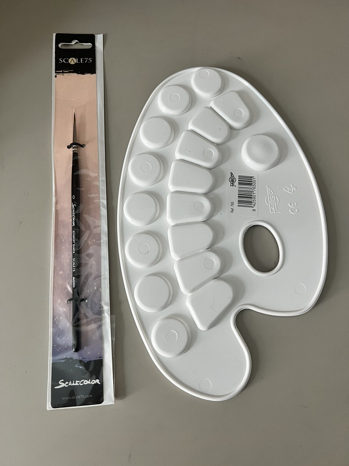Scale75 Kolinsky Tajmyr N. 0 Paint Brush + Paint Palette