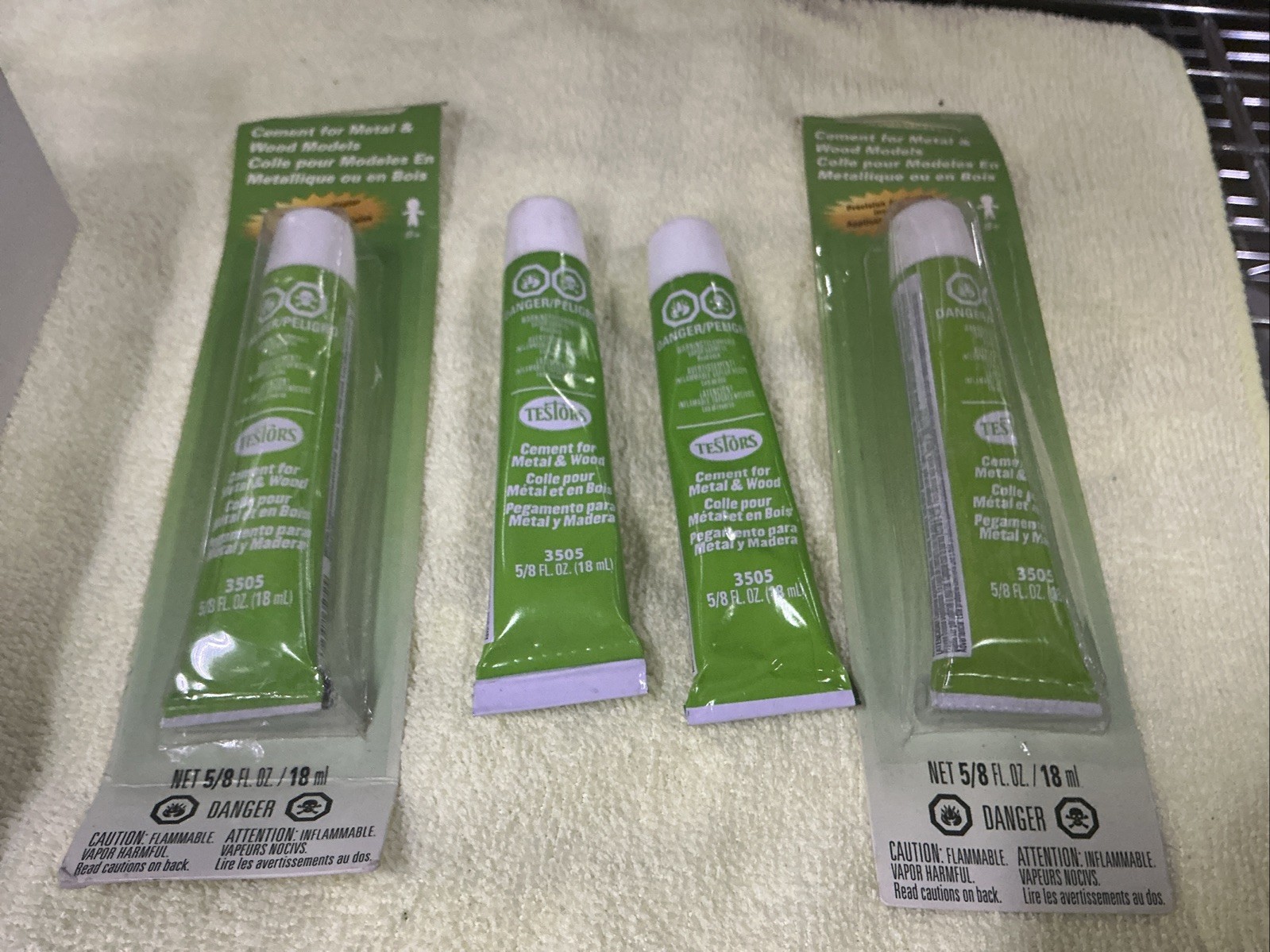 Lot of 4 —- Testors Cement for Metal Wood 5/8 Oz ~ 4505AT