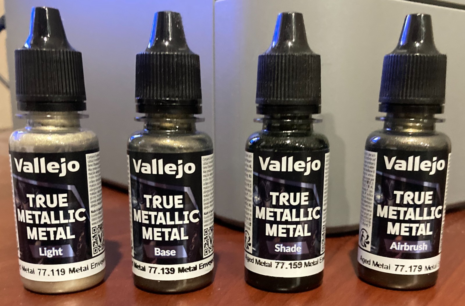 Vallejo 77258 True Metallic Metal AGED METAL 4 Shading Color Bottles Set