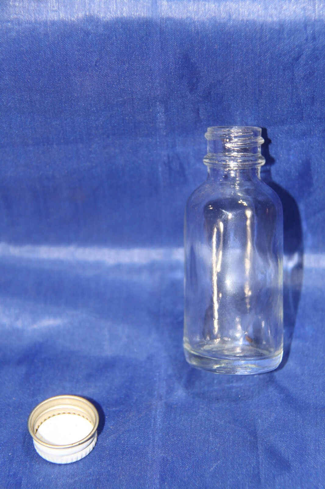 1 oz Glass Jars – Box of 12 WITH LIDS