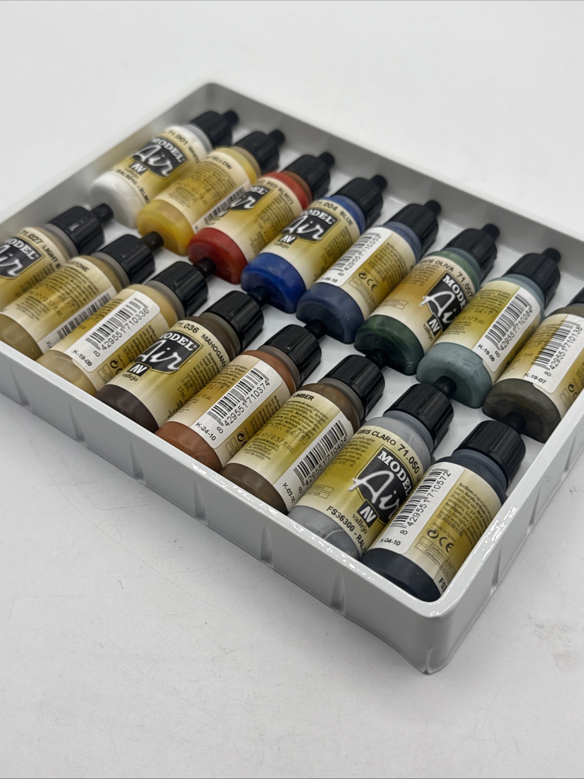 Vallejo Basic Model Air Paint Set (16 Colors) – Hobby and Model Paint Set