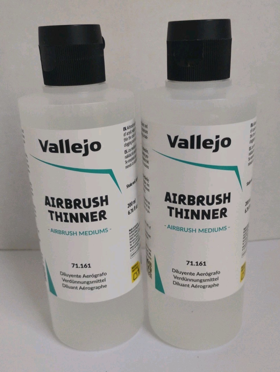 2-pack Airbrush Thinner for Acrylic Paints 200 ml (6.76 fl.oz.) Vallejo 71.161