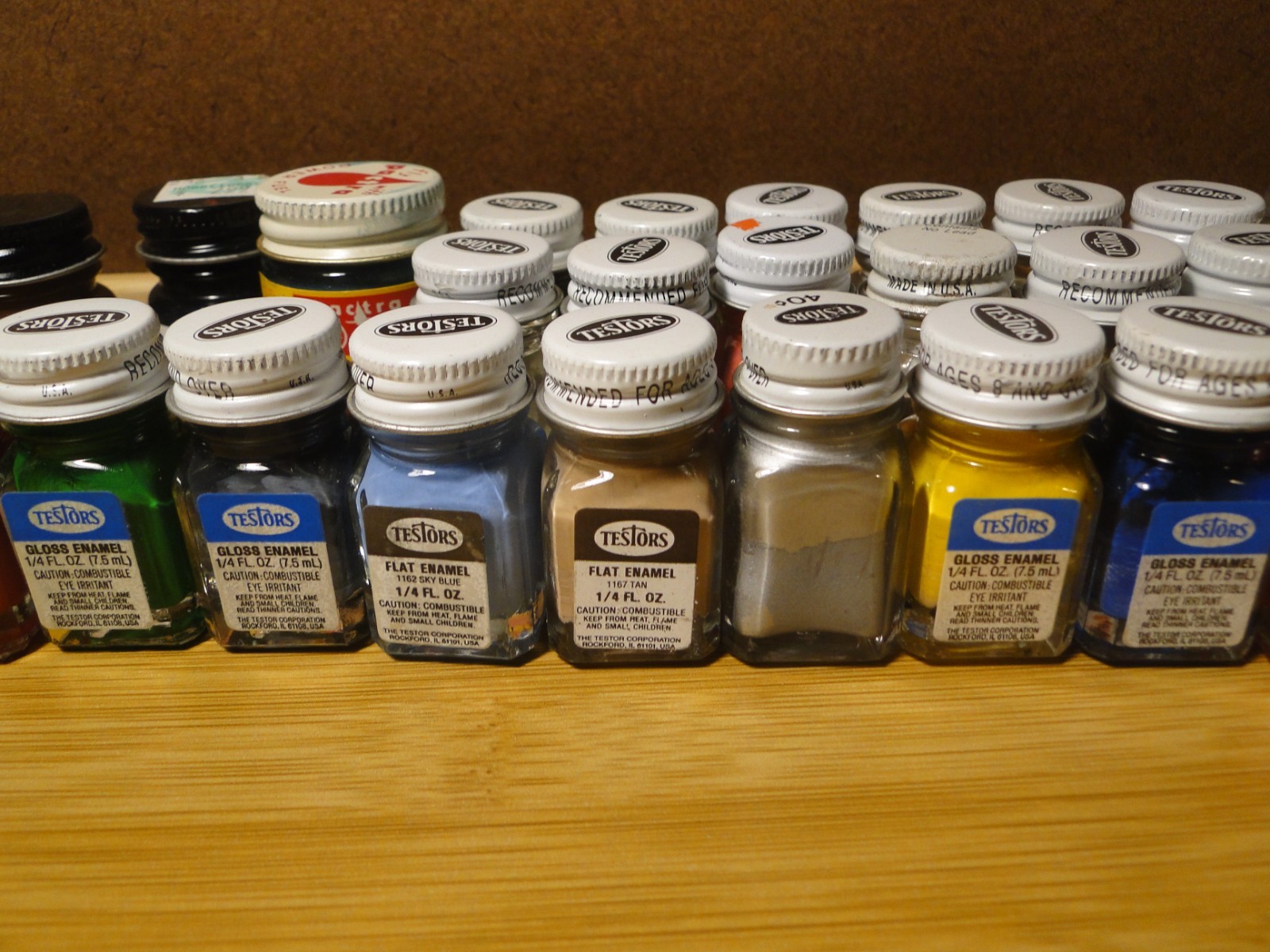 Testors Enamel Model Paint Model Masters Pactra Lot – 32 Bottles