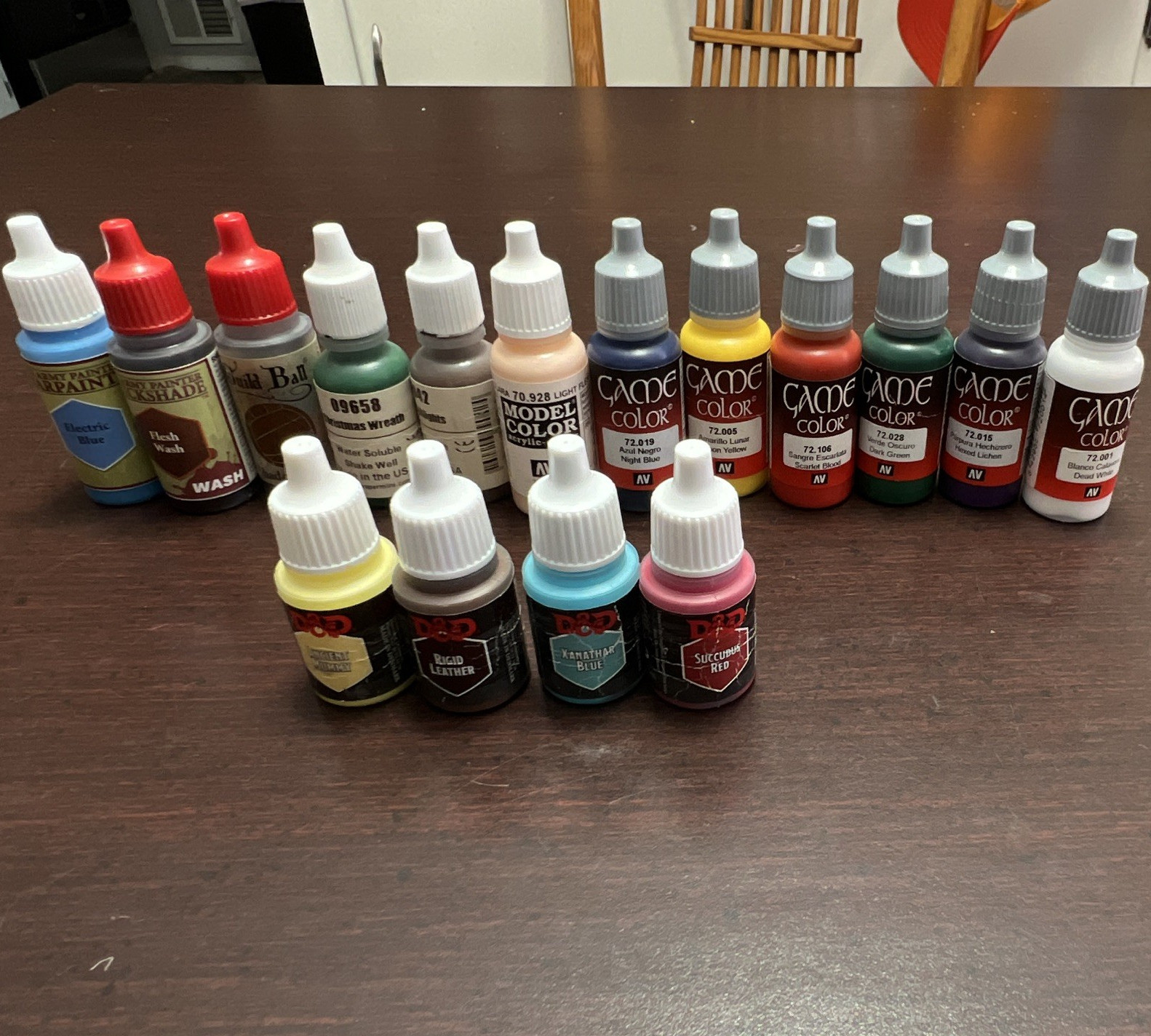 Lot of 16 miniature paints. (Used)